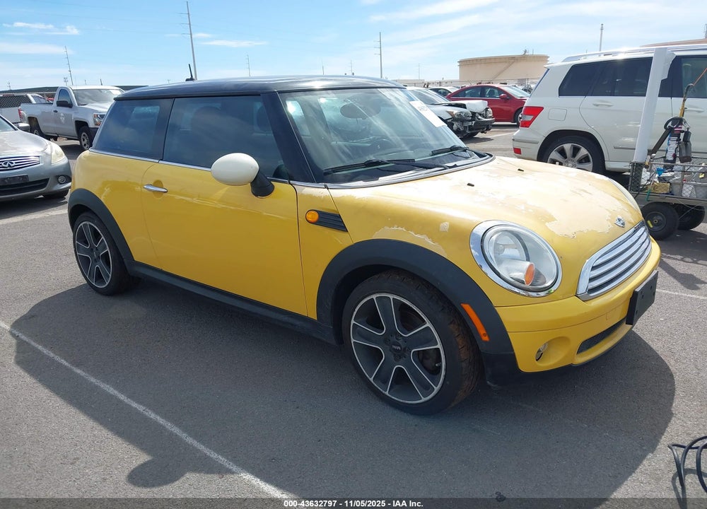 2008 MINI COOPER VIN: WMWMF335X8TT61400
