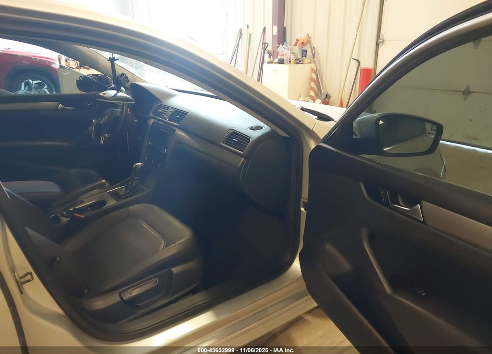 2014 VOLKSWAGEN PASSAT 2.0L TDI SE VIN: 1VWBN7A39EC004076