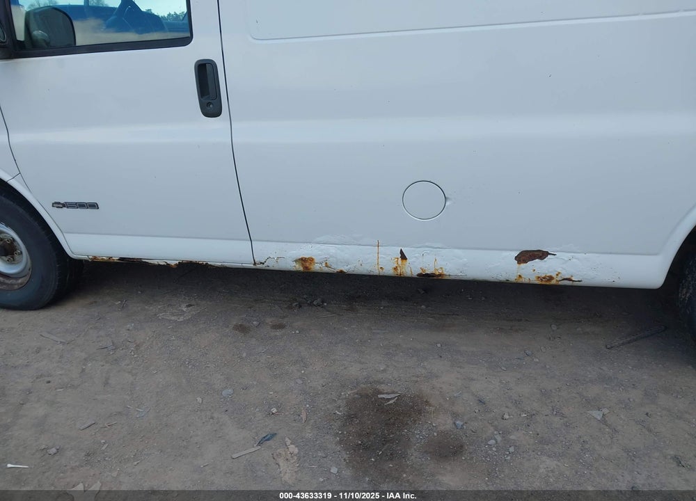 2000 CHEVROLET EXPRESS VIN: 1GCFG15W4Y1265681