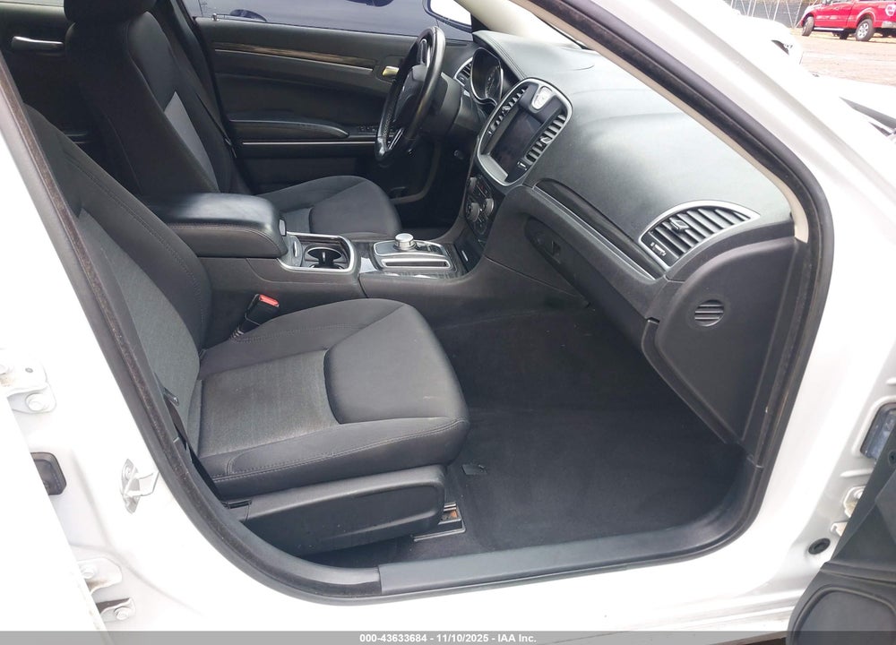 2019 CHRYSLER 300 TOURING VIN: 2C3CCAAG2KH610300