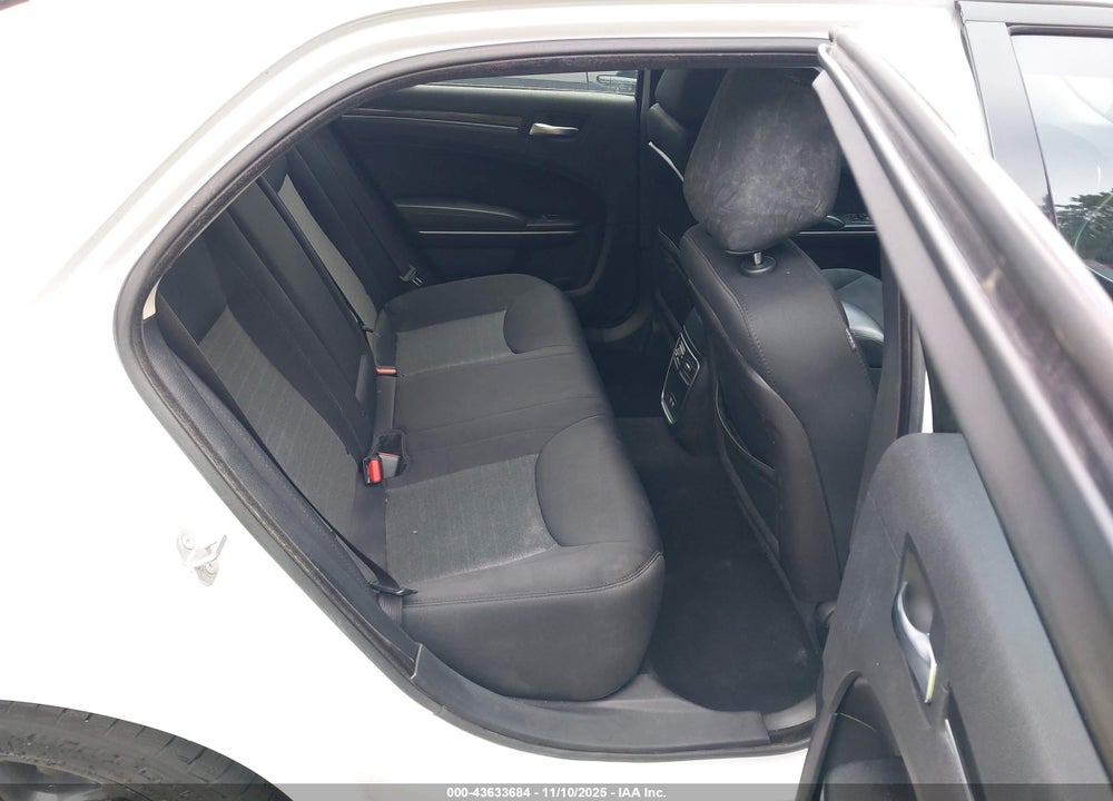 2019 CHRYSLER 300 TOURING VIN: 2C3CCAAG2KH610300