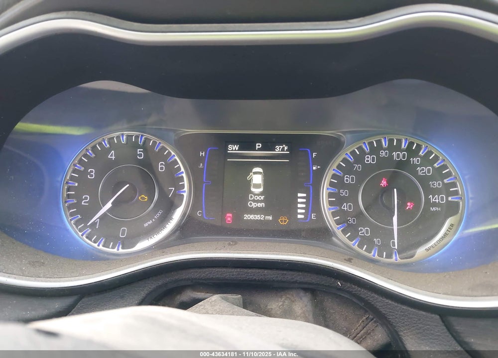 2015 CHRYSLER 200 VIN: 1C3CCCAB1FN570305