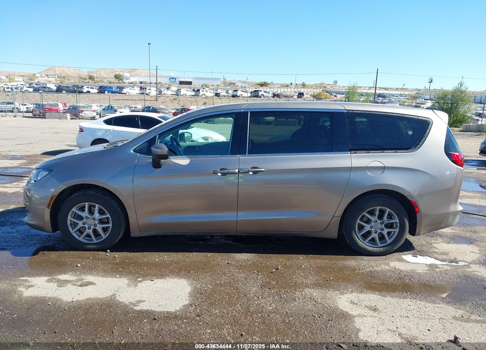 2017 CHRYSLER PACIFICA TOURING VIN: 2C4RC1DG7HR623290