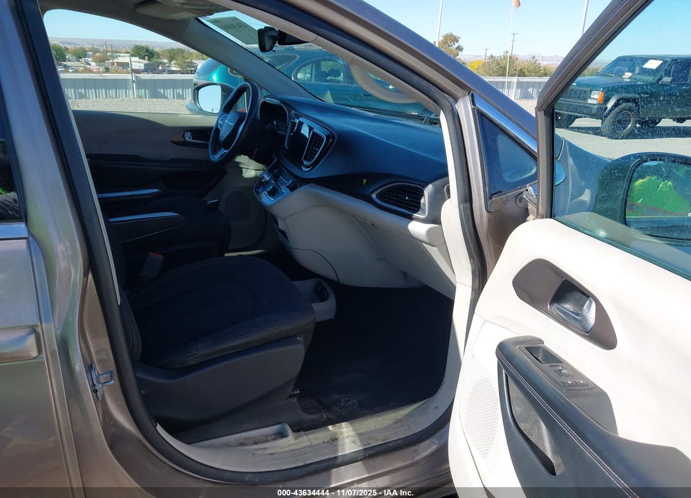 2017 CHRYSLER PACIFICA TOURING VIN: 2C4RC1DG7HR623290