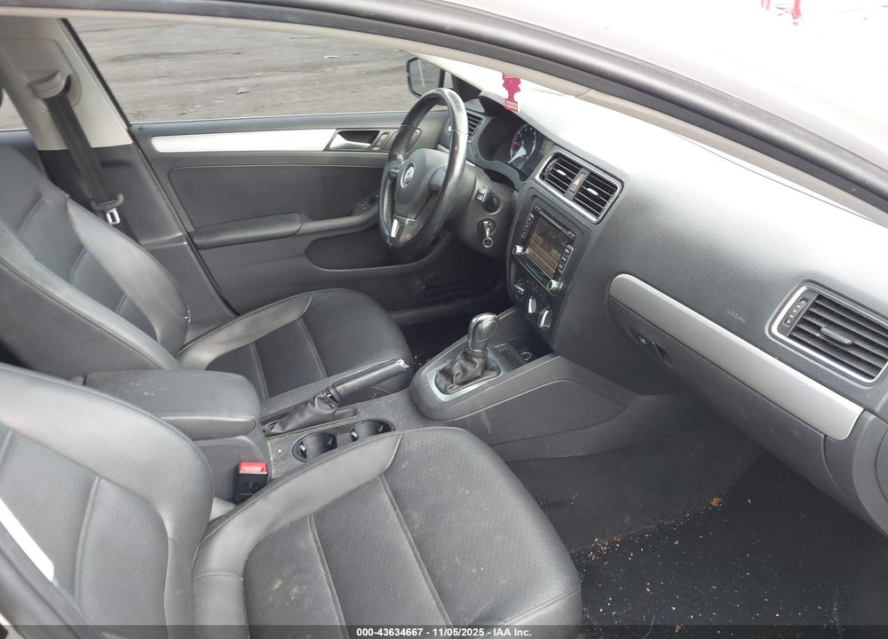2014 VOLKSWAGEN JETTA VIN: 3VWD17AJXEM224070