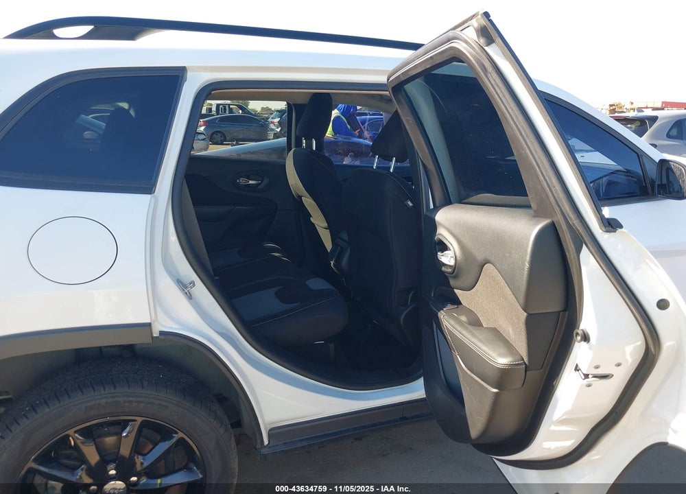2014 JEEP CHEROKEE ALTITUDE VIN: 1C4PJLCB5EW295188