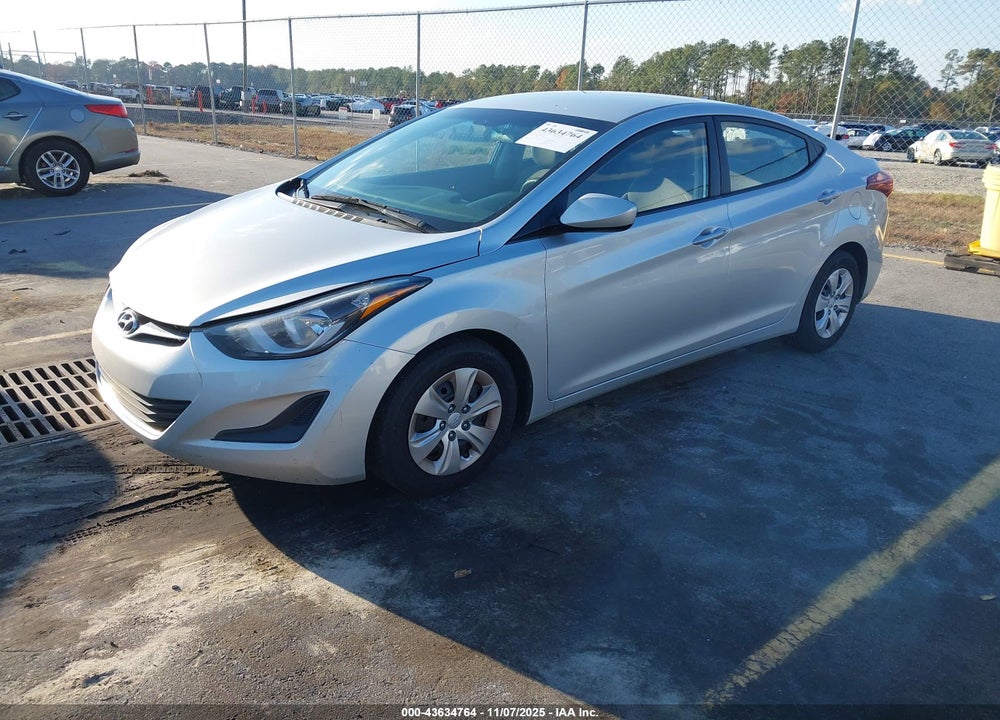 2016 HYUNDAI ELANTRA VIN: 5NPDH4AEXGH735352