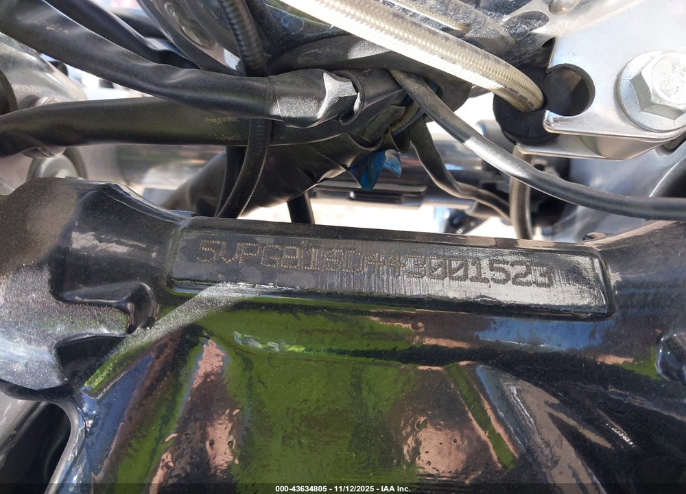 2004 VICTORY MOTORCYCLES VEGAS VIN: 5VPGB16D443001523