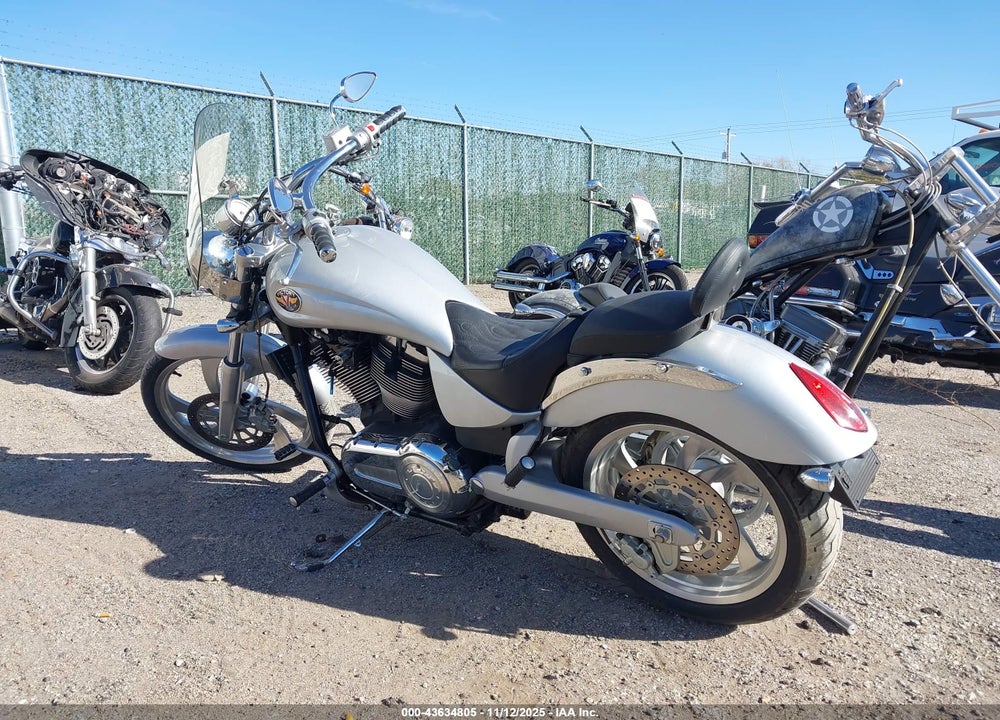 2004 VICTORY MOTORCYCLES VEGAS VIN: 5VPGB16D443001523