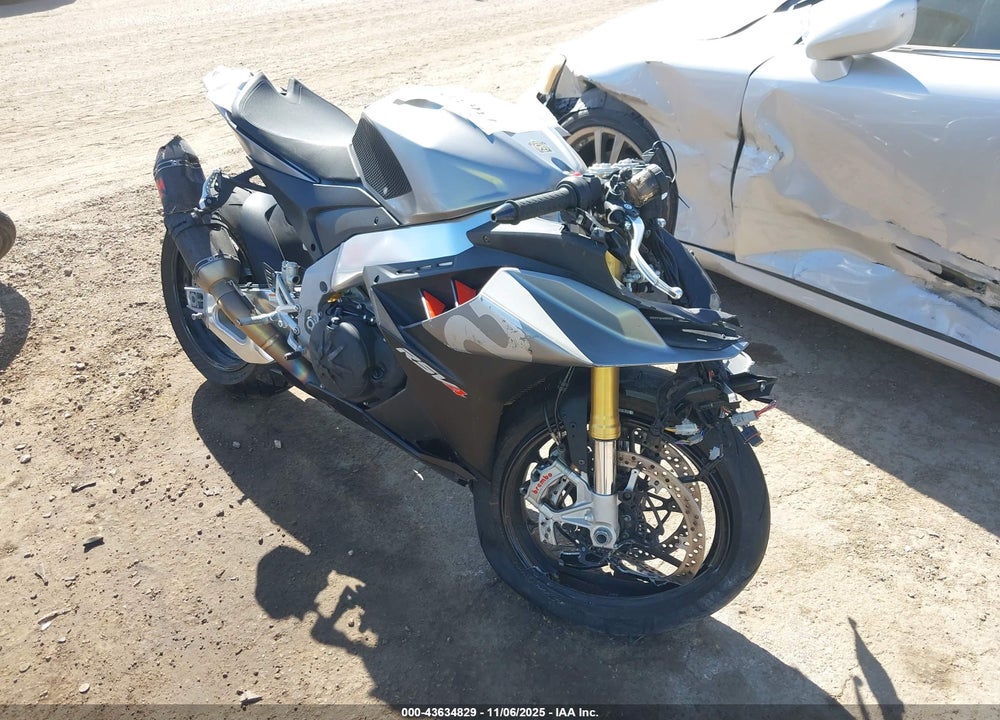 2021 APRILIA RSV4 1100 VIN: ZD4KYUA07MS000311