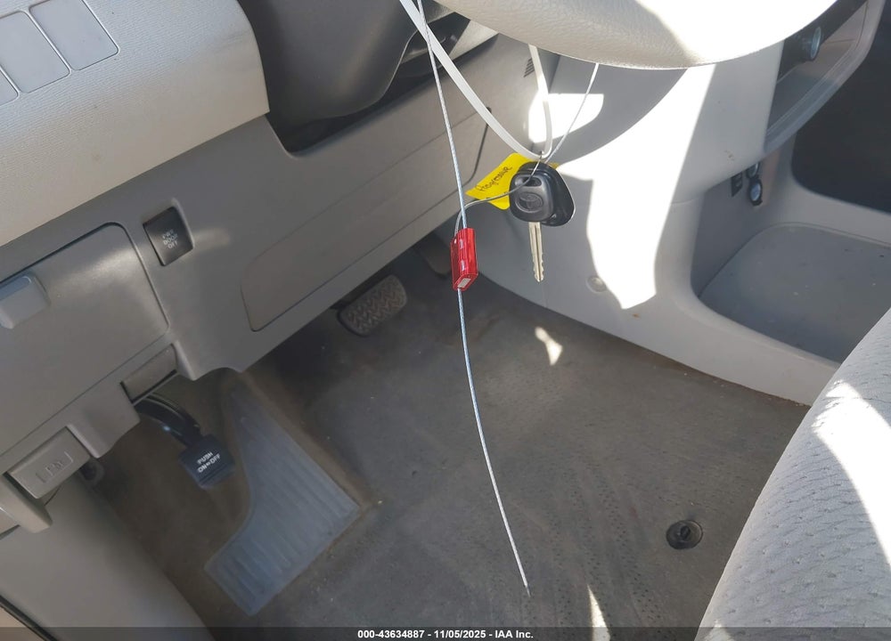2013 TOYOTA SIENNA LE V6 8 PASSENGER VIN: 5TDKK3DC2DS283254