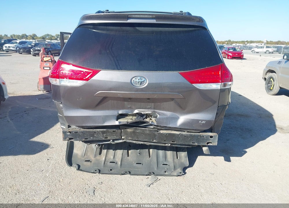 2013 TOYOTA SIENNA LE V6 8 PASSENGER VIN: 5TDKK3DC2DS283254