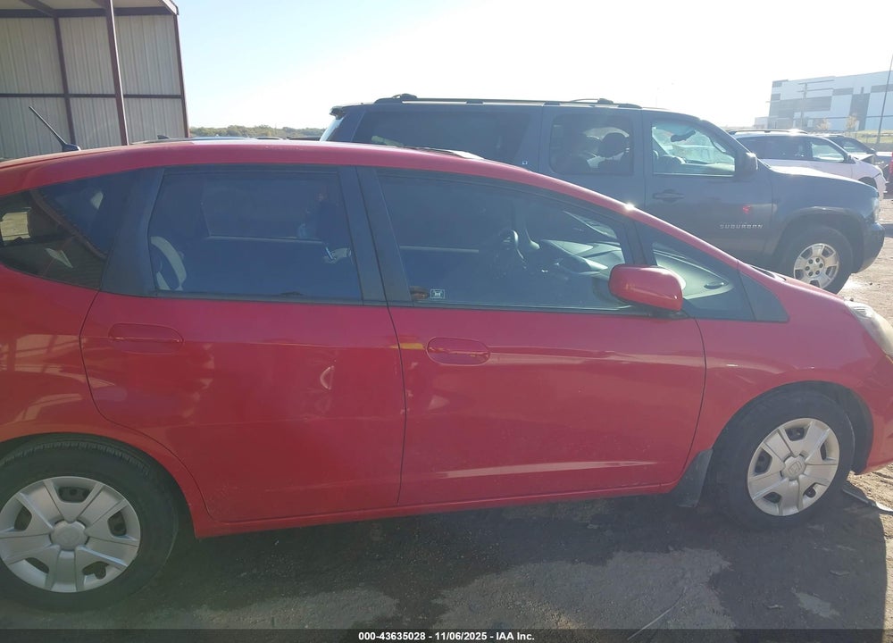 2013 HONDA FIT VIN: JHMGE8H35DC059951