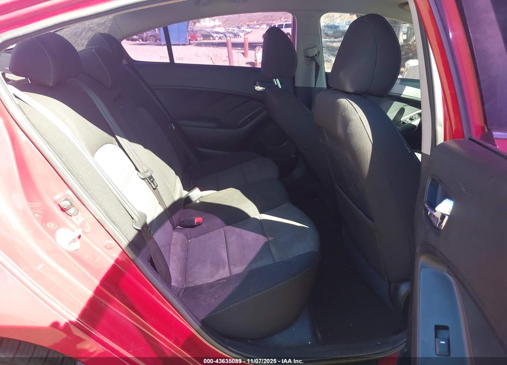 2016 KIA FORTE EX VIN: KNAFX4A8XG5613688