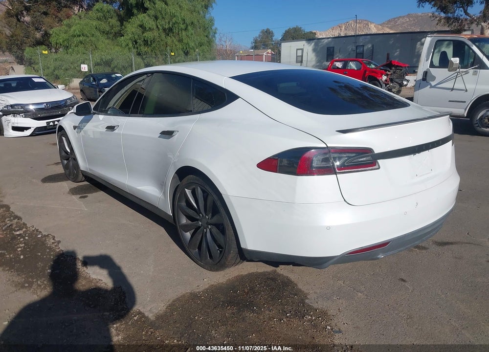 2014 TESLA MODEL S VIN: 5YJSA1S16EFP52215