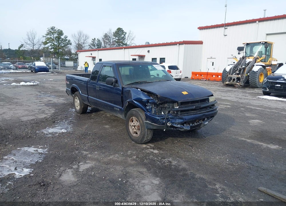2002 CHEVROLET S-10 LS VIN: 1GCDT19W928261301