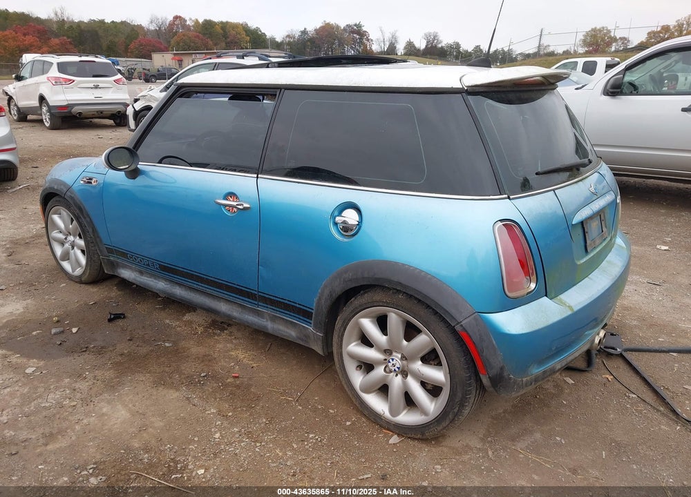 2005 MINI COOPER S VIN: WMWRE33585TG97490