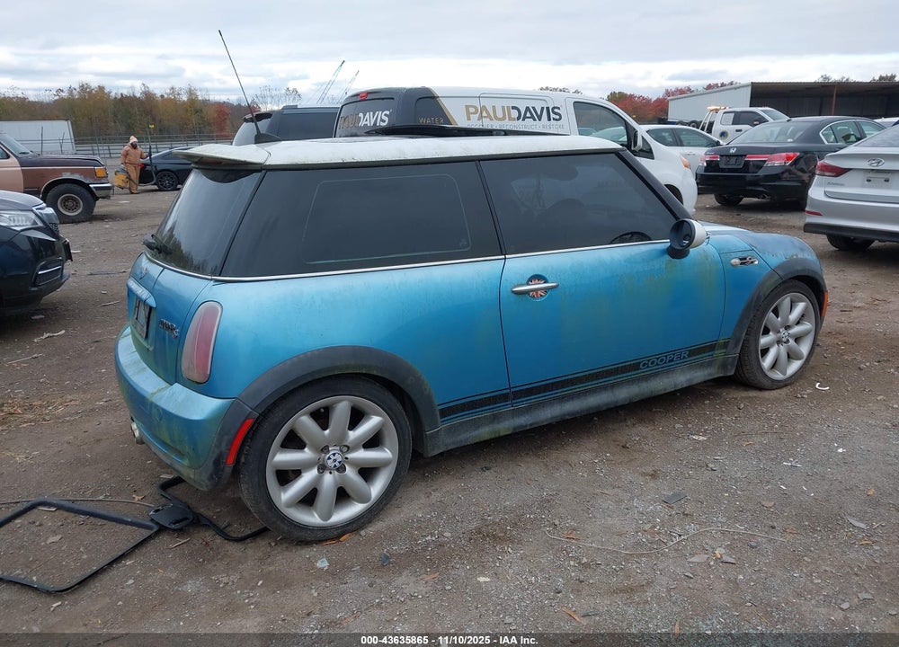 2005 MINI COOPER S VIN: WMWRE33585TG97490