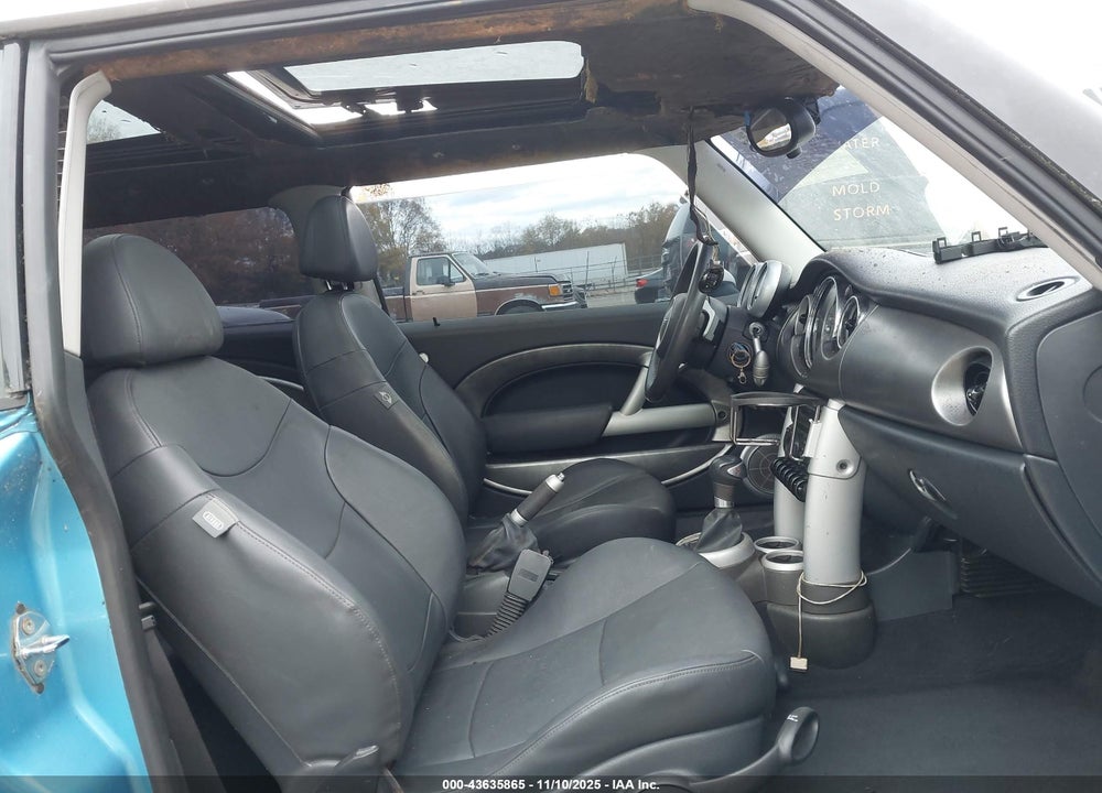 2005 MINI COOPER S VIN: WMWRE33585TG97490