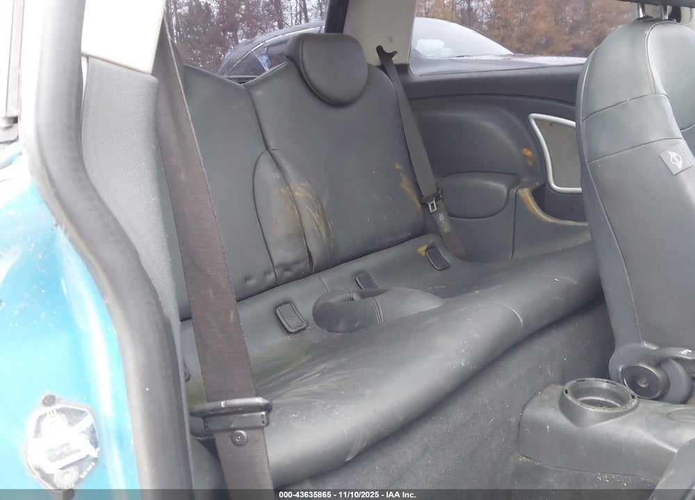 2005 MINI COOPER S VIN: WMWRE33585TG97490