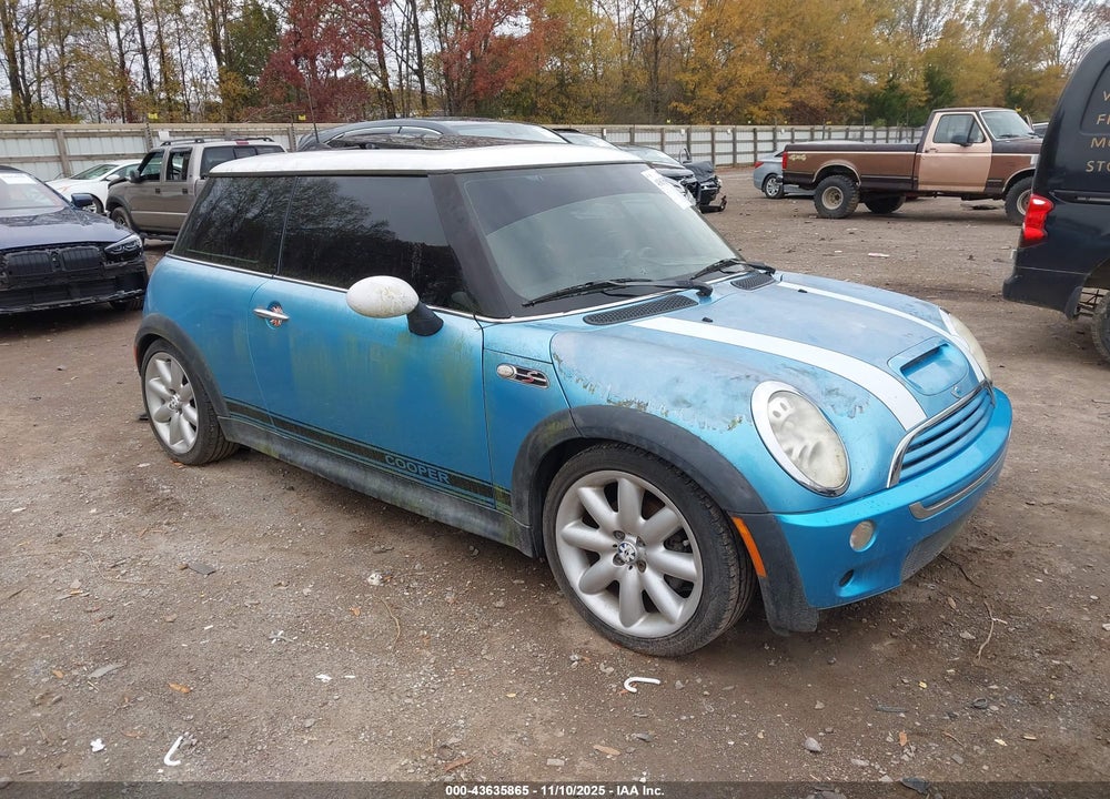 2005 MINI COOPER S VIN: WMWRE33585TG97490