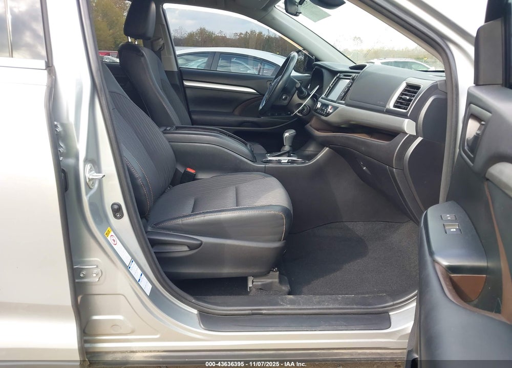 2017 TOYOTA HIGHLANDER VIN: 5TDBZRFH2HS441055