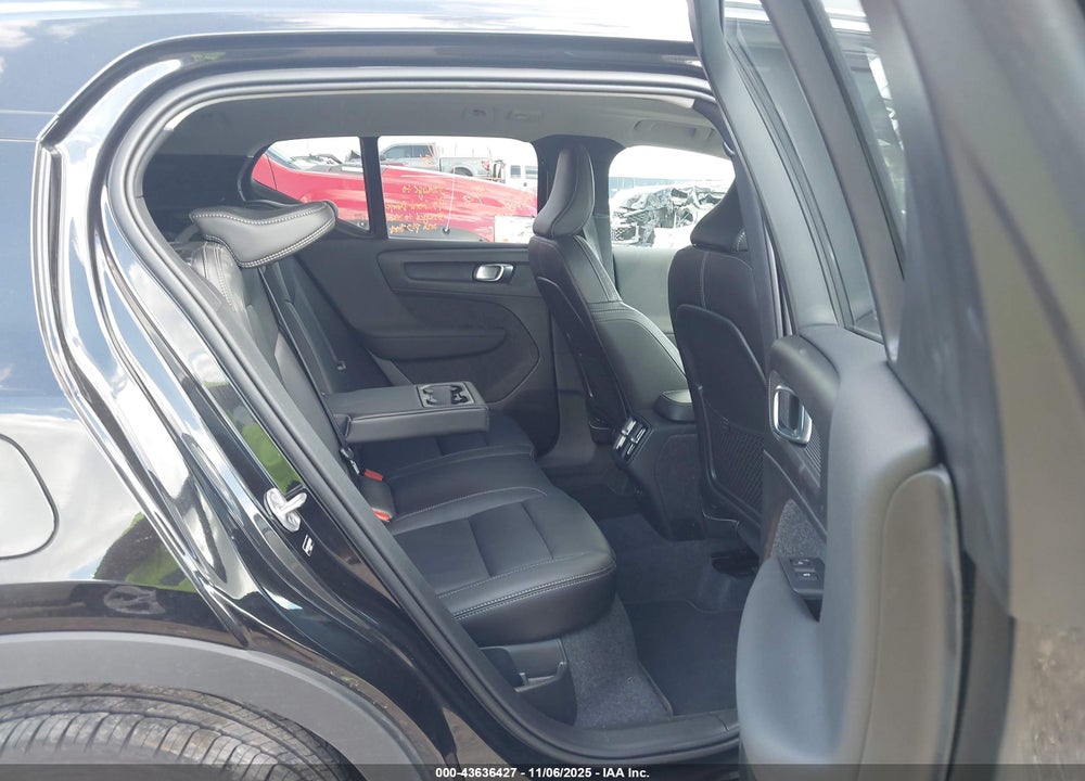 2025 VOLVO XC40 B5 CORE BRIGHT THEME VIN: YV4L12UJ4S2608309