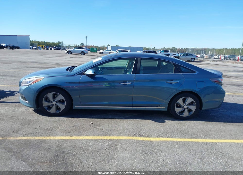 2016 HYUNDAI SONATA HYBRID VIN: KMHE34L16GA019435