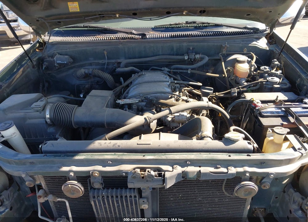 2000 TOYOTA TUNDRA SR5 V8 VIN: 5TBRT3416YS018796