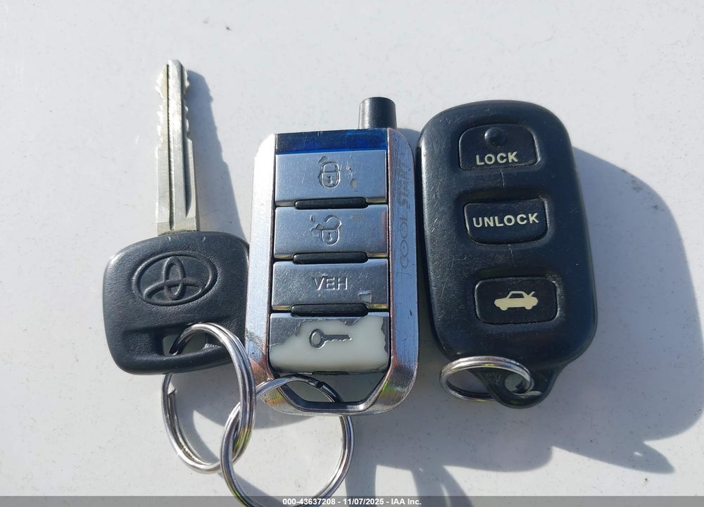 2004 TOYOTA CAMRY LE VIN: 4T1BE32K34U271946