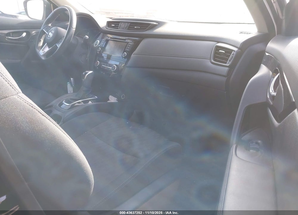 2018 NISSAN ROGUE SV VIN: 5N1AT2MV7JC743182