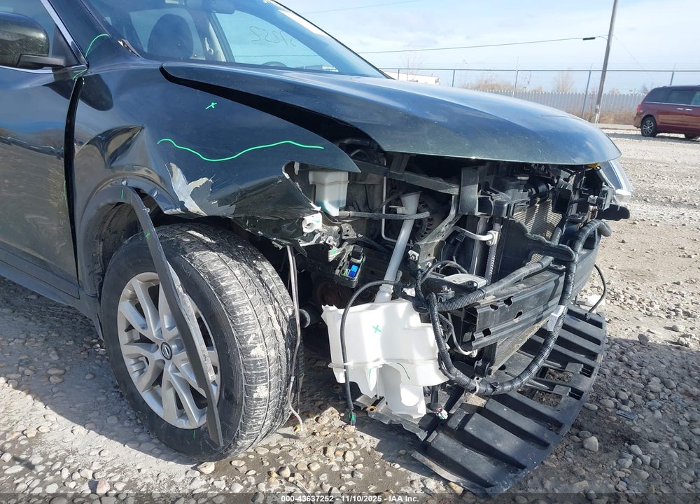 2018 NISSAN ROGUE SV VIN: 5N1AT2MV7JC743182