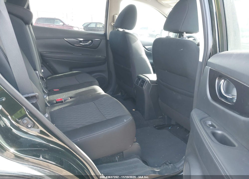 2018 NISSAN ROGUE SV VIN: 5N1AT2MV7JC743182