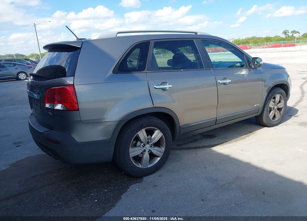 2013 KIA SORENTO VIN: 5XYKUDA60DG397944