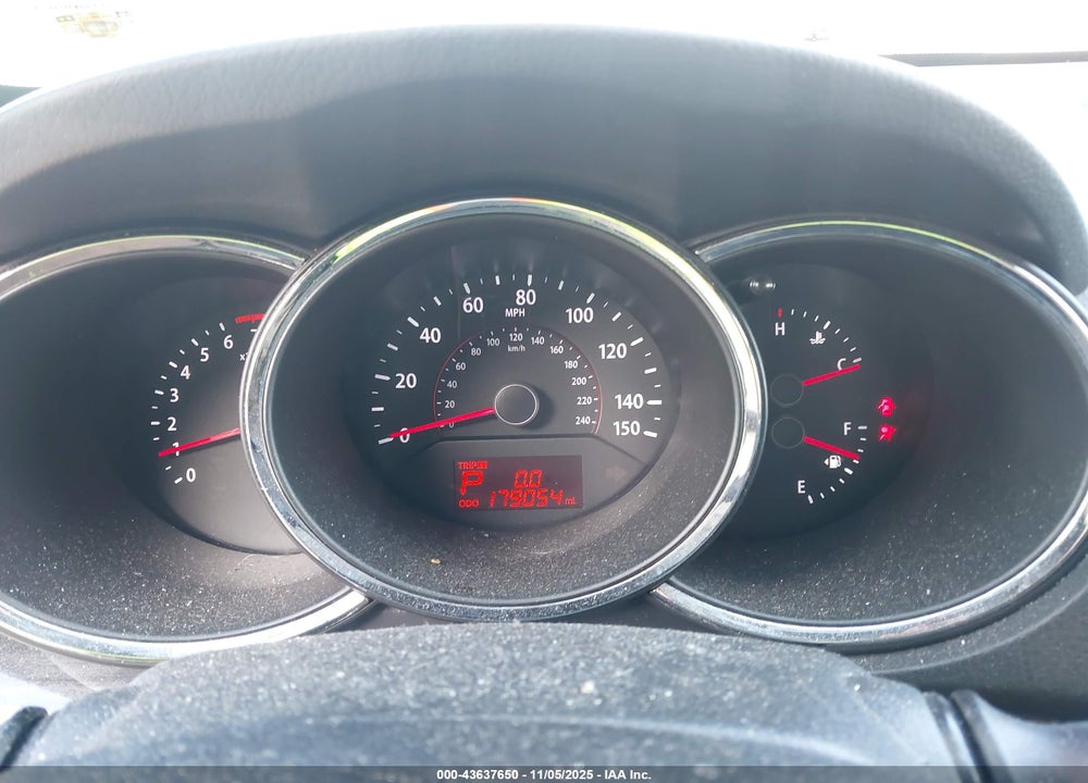 2013 KIA SORENTO VIN: 5XYKUDA60DG397944