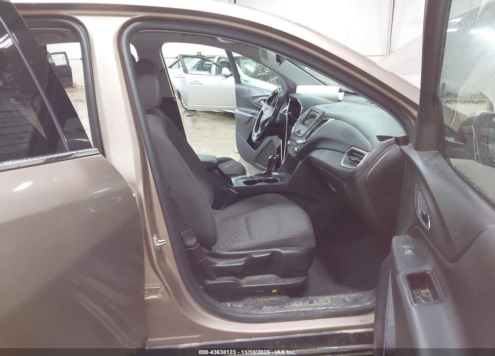 2019 CHEVROLET EQUINOX LT VIN: 2GNAXUEV2K6208135