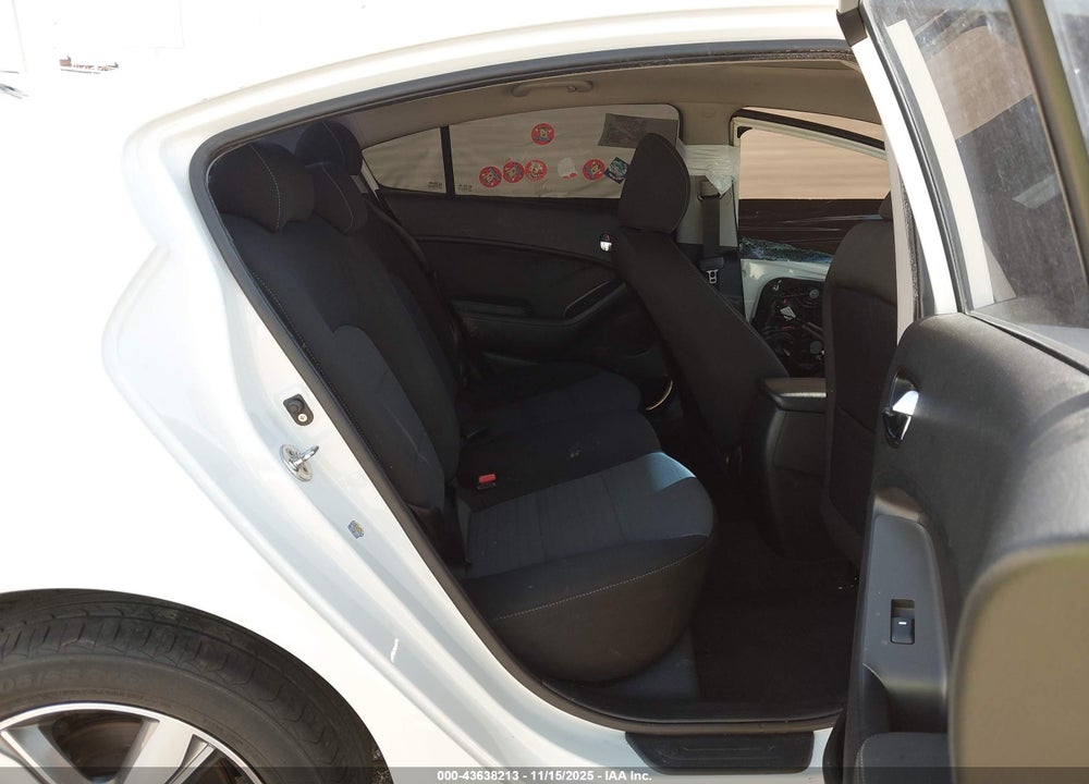 2018 KIA FORTE S VIN: 3KPFL4A75JE215189