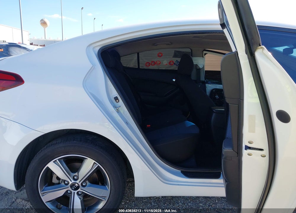 2018 KIA FORTE S VIN: 3KPFL4A75JE215189