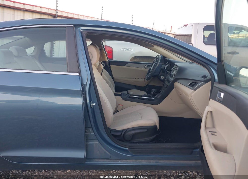 2015 HYUNDAI SONATA SE VIN: 5NPE24AF3FH152781