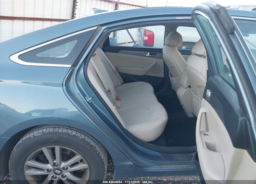 2015 HYUNDAI SONATA SE VIN: 5NPE24AF3FH152781