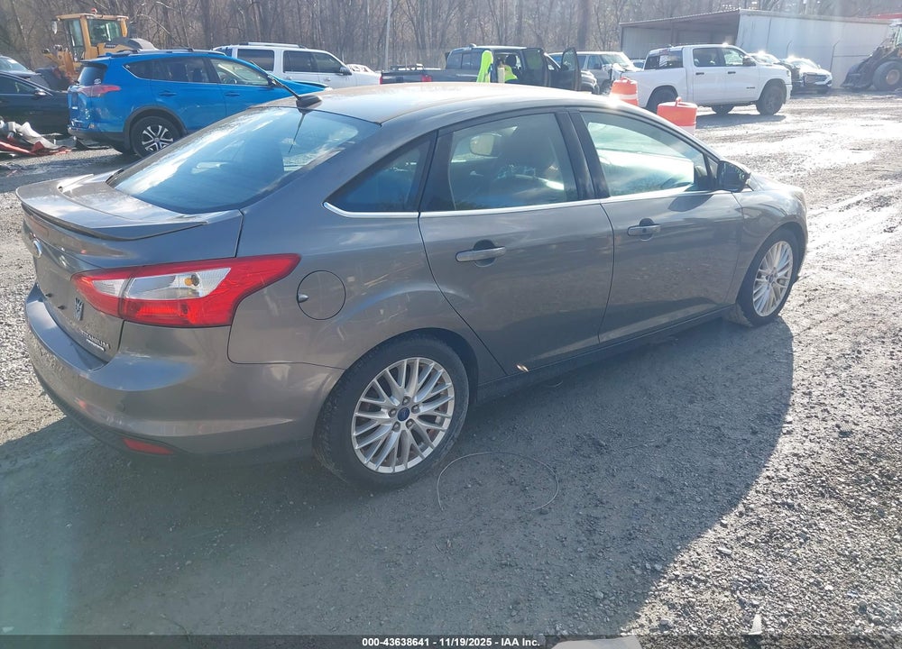 2014 FORD FOCUS TITANIUM VIN: 1FADP3J22EL136933