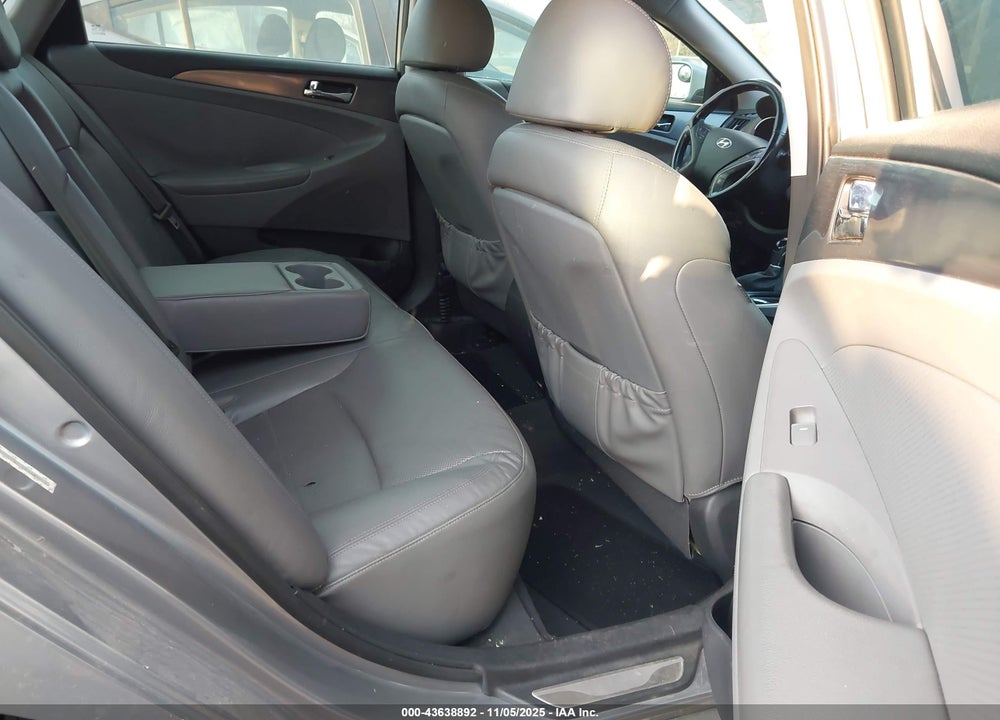 2015 HYUNDAI SONATA VIN: KMHEC4A46FA129414