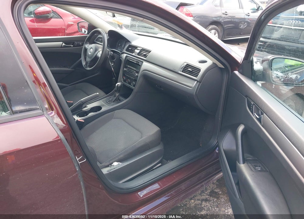 2013 VOLKSWAGEN PASSAT VIN: 1VWAH7A31DC027479
