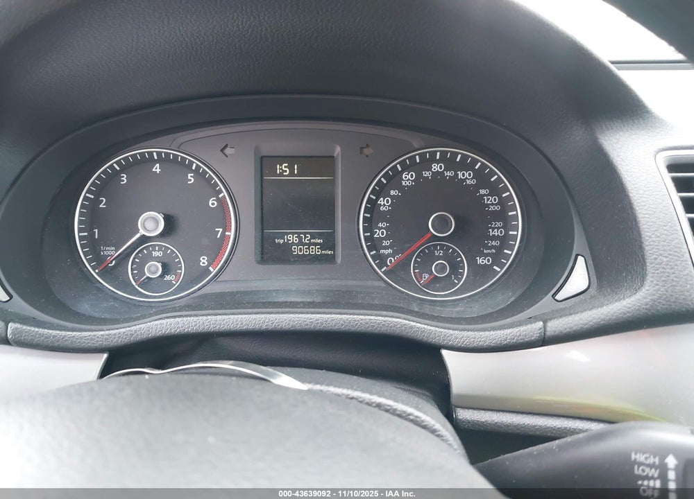 2013 VOLKSWAGEN PASSAT VIN: 1VWAH7A31DC027479