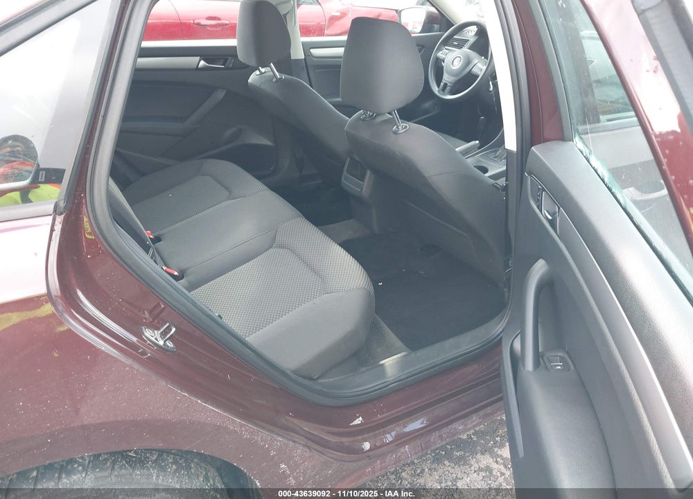 2013 VOLKSWAGEN PASSAT VIN: 1VWAH7A31DC027479