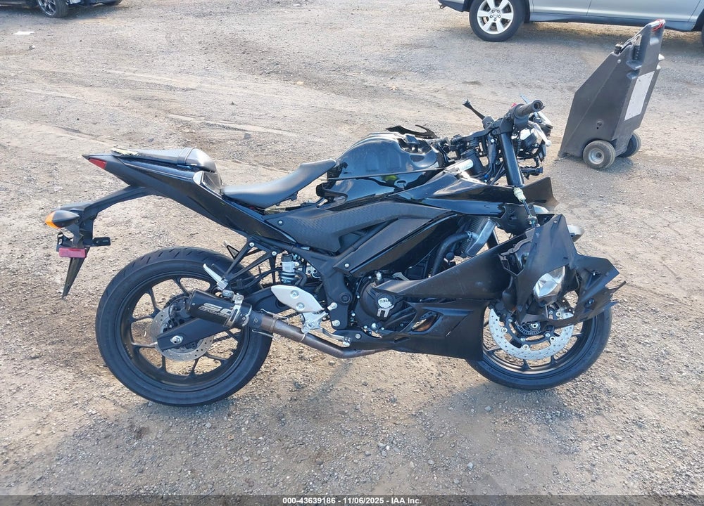 2022 YAMAHA YZFR3 A VIN: MH3RH18Y5NK008835