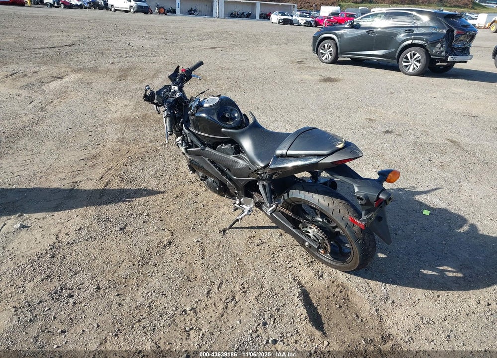 2022 YAMAHA YZFR3 A VIN: MH3RH18Y5NK008835