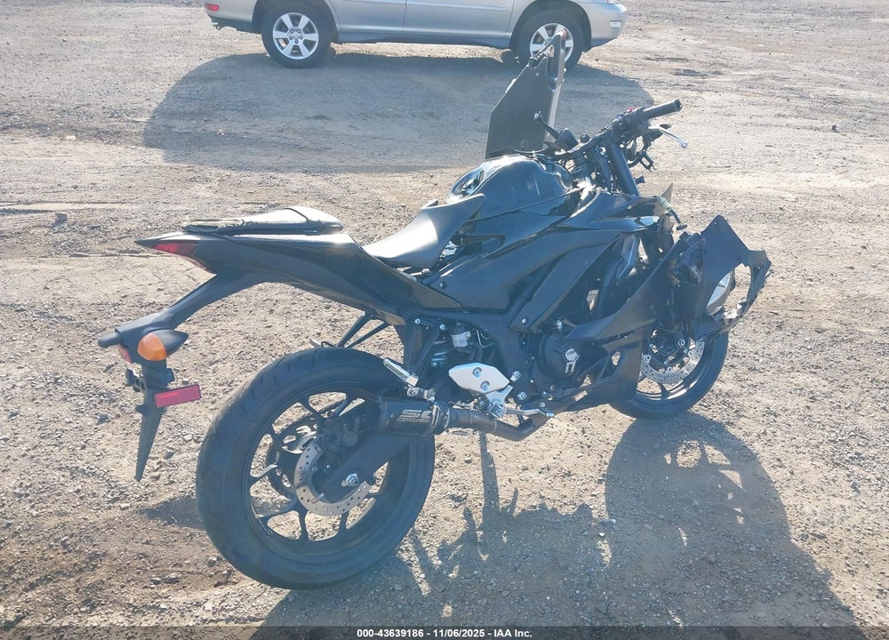 2022 YAMAHA YZFR3 A VIN: MH3RH18Y5NK008835