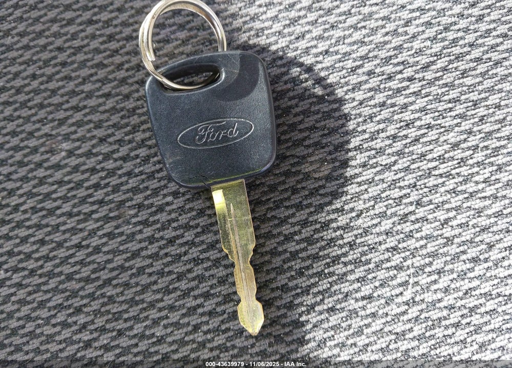 2003 FORD FOCUS LX VIN: 1FAFP33P53W180521