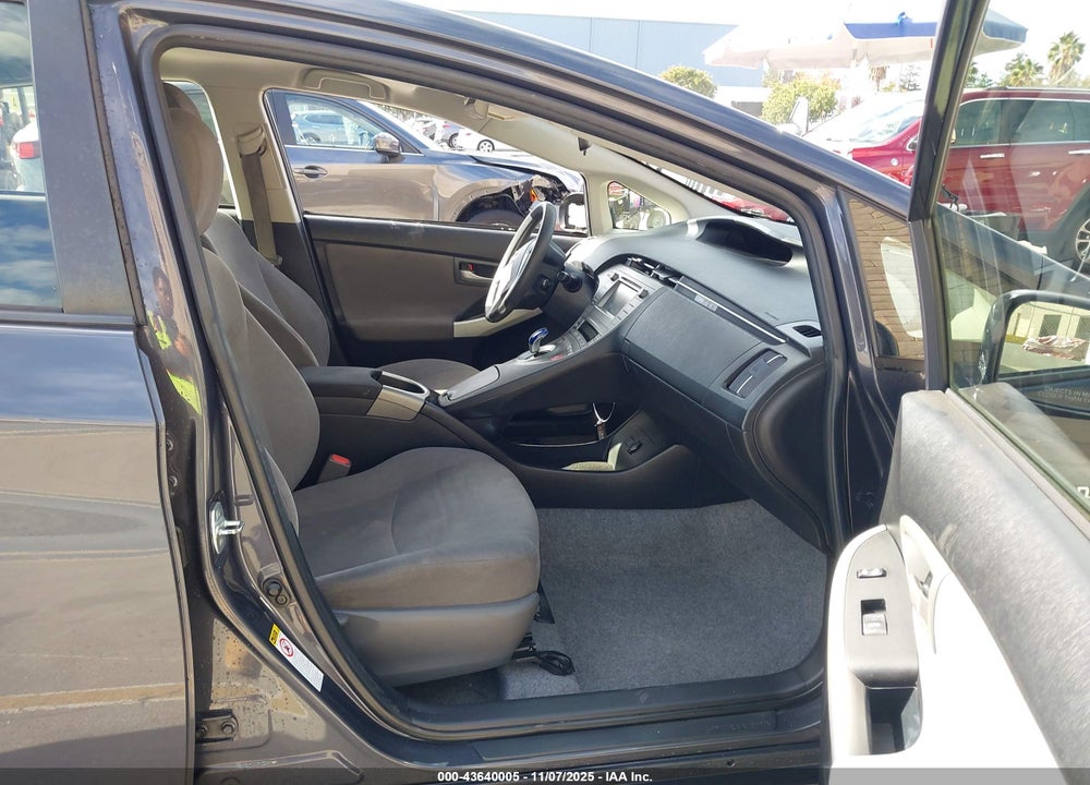 2015 TOYOTA PRIUS TWO VIN: JTDKN3DU7F1930439